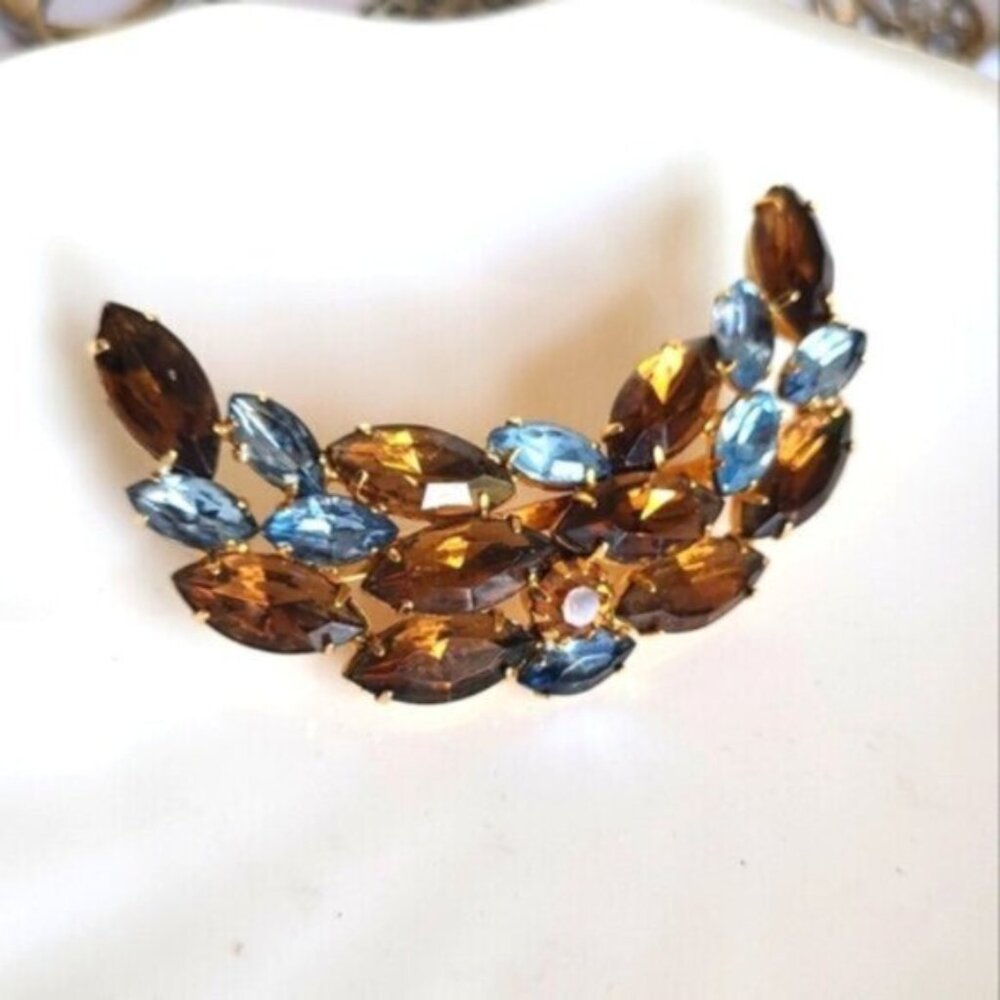 Vintage Chunky Brown Amber Blue Crystal Leaf Wreath Crescent Gold Plated Brooch